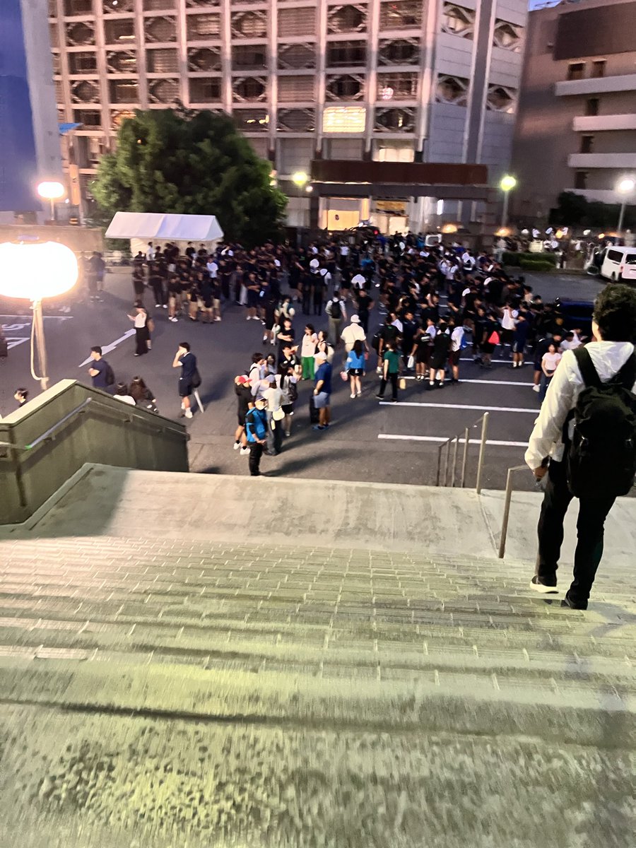 Reinettey's tweet photo. 本日も秩父宮ラグビー場にお邪魔🏉目の前での観戦、臨場感が半端ない。急遽 早稲田の選手の応援に📣会場歩いてたら某選手とバッタリ会ってびっくりしました笑笑🤭
#関東大学ラグビーオールスター https://t.co/Q2CwI6dyg5