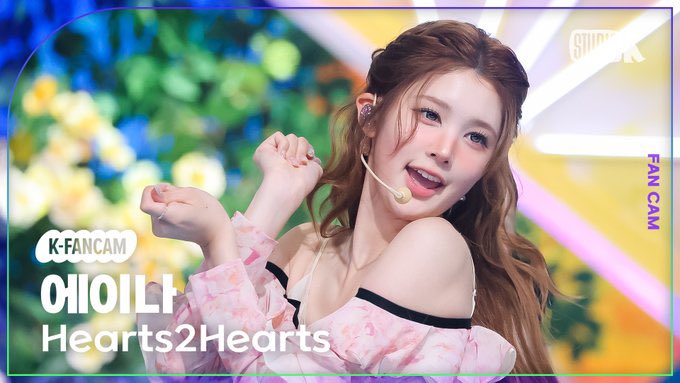 katanohsungie's tweet photo. jadi di live member diskusi best look masing2 selama promosi lemon tang 2 minggu ini, terus a-na minta kalo menurut member gimana? tapi hatuha malah debat 😭

😊 menurut aku 2nd week mubank (cinderella outfit)
🌴 setuju! make up kamu bagus bgt disitu
🍓 eh iya lagi bener
🧁 menurut gw 1st week inkigayo (marine outfit) lebih gacor sih
🍓 LAH IYA INKIGAYO!!! A-NAKIGAYO!!! setuju setuju
*meanwhile 🌴😊 masih ngotot 2nd week mubank*
🎀 gw vote 2nd week mubank sih

akhirnya a-na milih 2nd week mubank karena suka make upnya lebih on point 🤏🏻

#A_NA #에이나