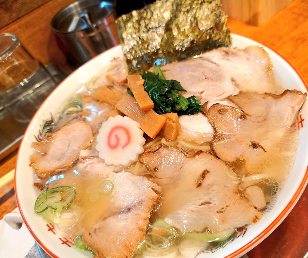 01sato01's tweet photo. ラーメンを食べて、一旦心を落ち着かせて…( ´ー｀)ﾌｩｰ．．．
那覇で勝ちましょう!!
ライオンズちゃん頑��って!!🦁 https://t.co/bRxKP7JzTo