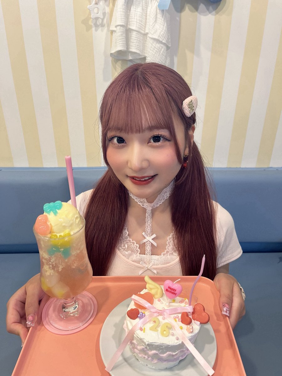 kaede__75's tweet photo. お誕生日を迎えて26歳になりました🎂
そして！髪も期間限定ピンクです💗

#池田楓生誕祭2026 https://t.co/wXSjYdeBQQ