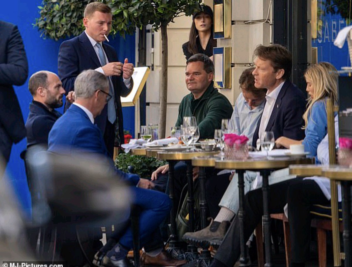 LevellingDown's tweet photo. @TiceRichard Who's bought Nigel Farage's personal "security" contract today? What's the current bid price?
#TrickyDicky https://t.co/vqJ8X954Vu