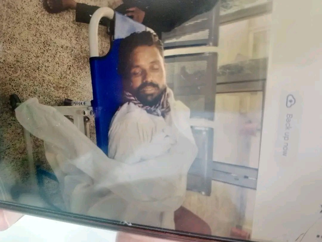 AsimSatti00's tweet photo. ڈڈیال میں مظاہرین پر فورسز کی فائرنگ کے واقعے میں محمد یعقوب، ساکن سڈل، شہید ہو گئے، اج رینجر کی فائرنگ سے شھدا کی تعداد 2 ہو گئی جبکہ دو افراد شدید زخمی ہوئے ہیں جنہیں علاج کے لیے میرپور منتقل کر دیا گیا ہے۔اللہ تعالیٰ مرحوم کی مغفرت فرمائے، جنت الفردوس میں اعلیٰ مقام عطا کرے، اور زخمیوں کو جلد صحتِ کاملہ نصیب فرمائے۔ آمین۔