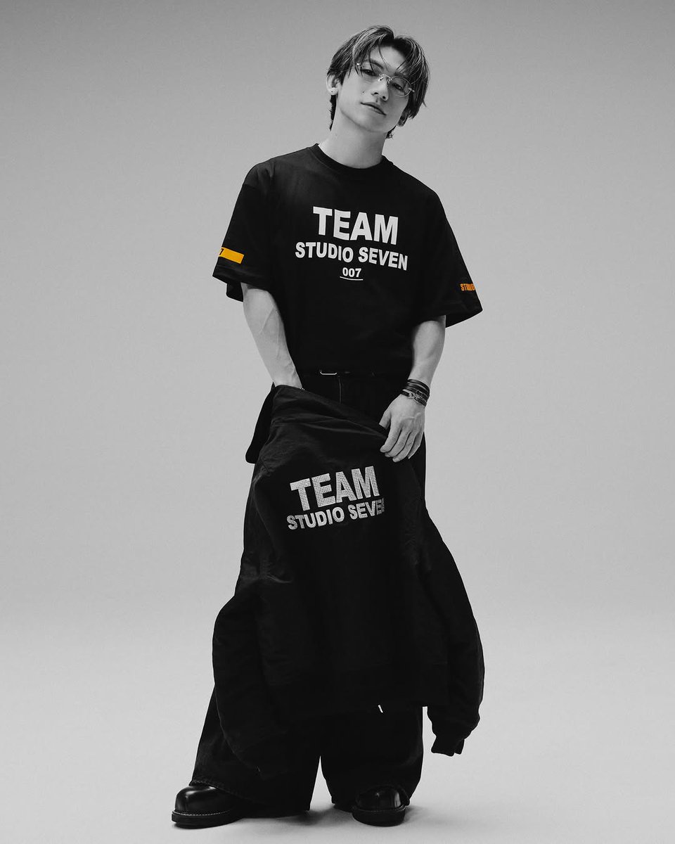 miyako_7naomusa's tweet photo. リムレスなおちゃんのビジュ本当に大好き🥹👓️🧡
#STUDIOSEVEN
#NAOTO https://t.co/wRaWSvJcXu