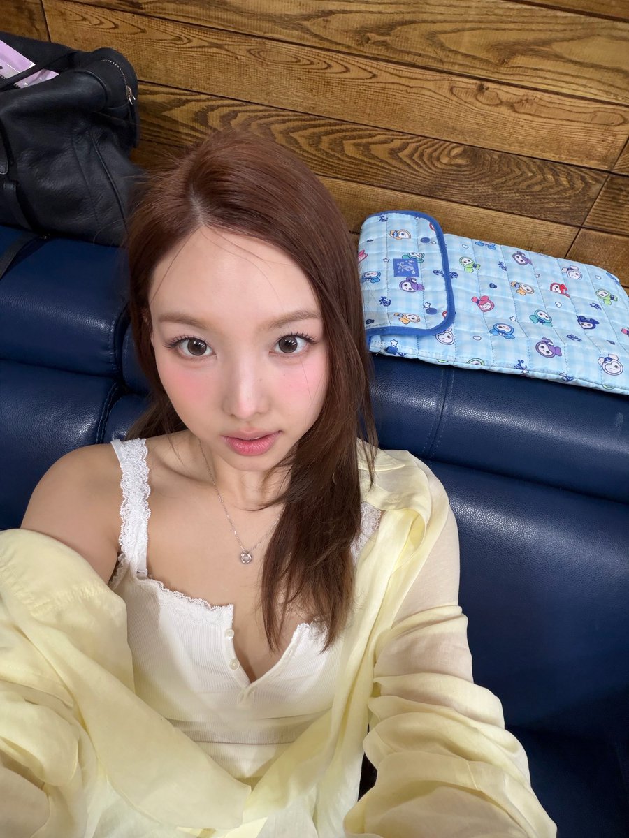 ny1baningf's tweet photo. 라부리들 ♡ 나연 https://t.co/A9RBJekvVE