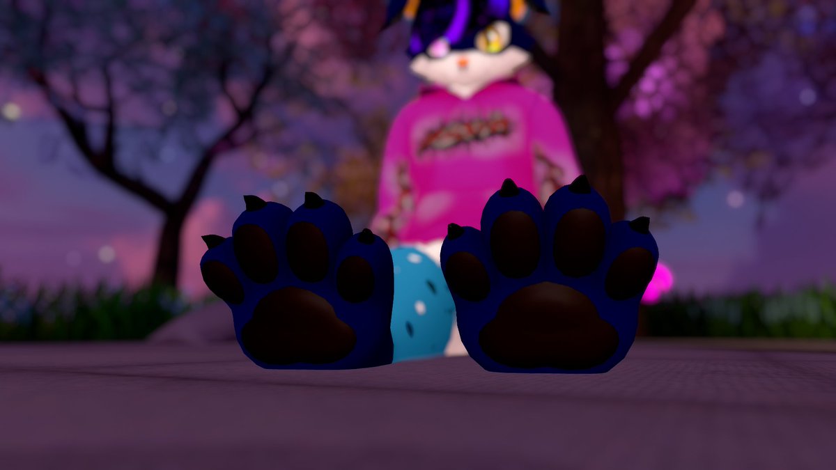 Nuggetisepik's tweet photo. Early Morning paw pics? 

I gave into the paw slop.. :3 🩷 https://t.co/7eMeJQPFFJ