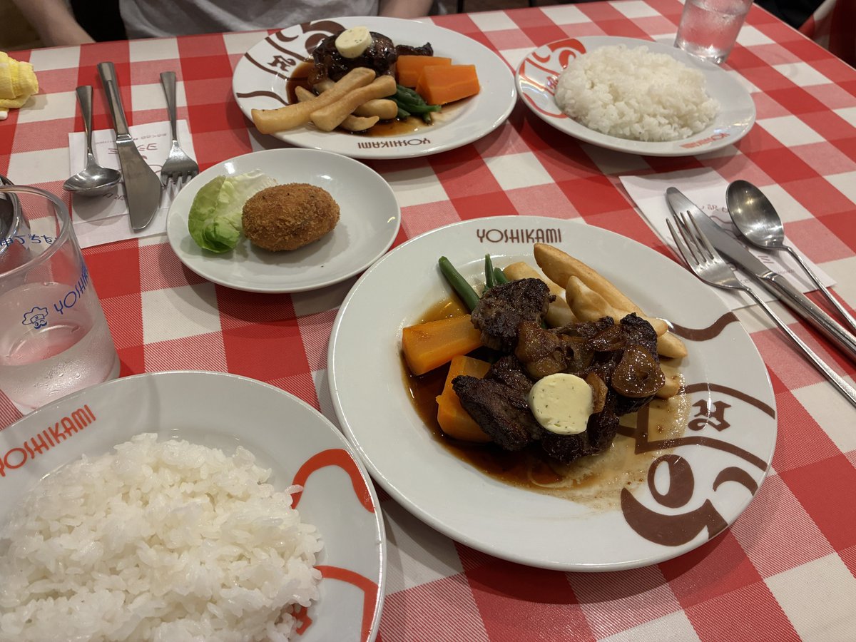 patapatan12's tweet photo. 上野の大ゴッホ展に行って、浅草でごはん食べて、充実した良き休日だった😊 https://t.co/QCtU5nnM9r