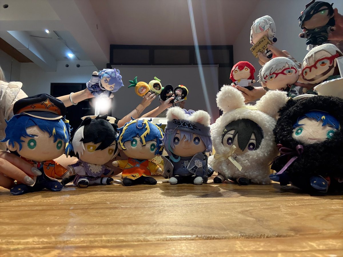 Junko0304_____'s tweet photo. #Holostars 
#花咲みやび #イヅステ #アルランディス 
#岸堂天真 #アステルコード 
#影山シエン #荒咬オウガ 
#Uyu_closet #うちの燐央

ずっと大好き！

※2枚目の写真の一番手前にいるあの子は天真さんです。 https://t.co/P1F1LJRSGg