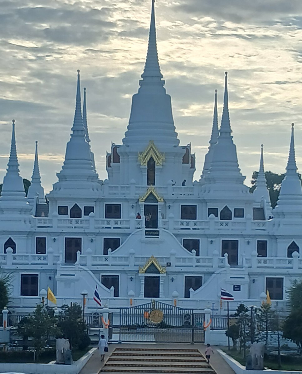 Uncle_Chaipod's tweet photo. วัดอโศการาม https://t.co/zNztDnjUyh