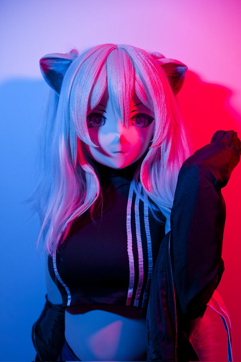 Tari_Kig's tweet photo. Ah, my first ever photoshoot since my debut, perfect lighting, perfect angle, more photos to come soon, so for now have me in a mix of colors

#kigurumi #shishirobotan #hololive https://t.co/bJqJzVld4h