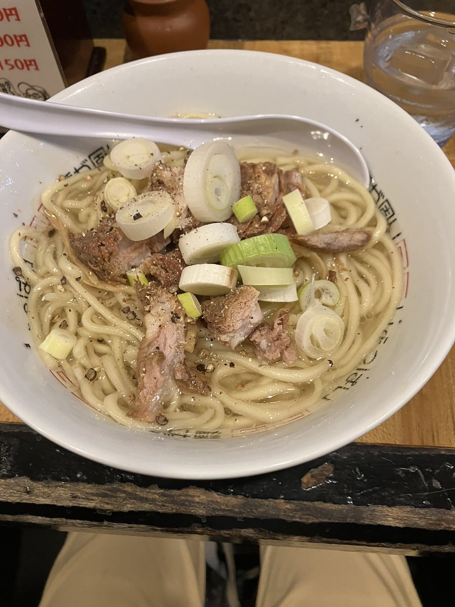 DarkWing0000's tweet photo. 塩そば専門店 桑ばら
最近話題の池袋ホワイトを食べてきた
噂に違わぬしょっぱさでしたが麺が太くジャンクな味でめちゃくちゃ美味かったです https://t.co/v62BG5xu8C