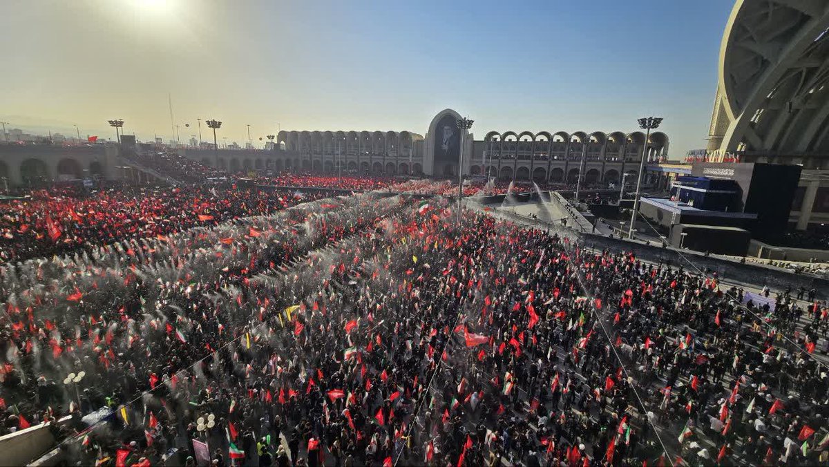 mojaahed3183186's tweet photo. وداع؟
آقای ما که جایی نرفته...
زنده تر از همیشه‌ست
ما اومدیم برای تجدید بیعت
اومدیم برای برخاستن
اومدیم برای .....
#باید_برخاست
#شهید_ولایت https://t.co/E1lTOlt0Bu