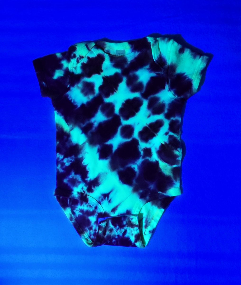 KeystoneTieDye's tweet photo. More onsies Nancy😍 with fluorescent dye, so you do lose your little glow worm👶 https://t.co/yoXL7wtvWR