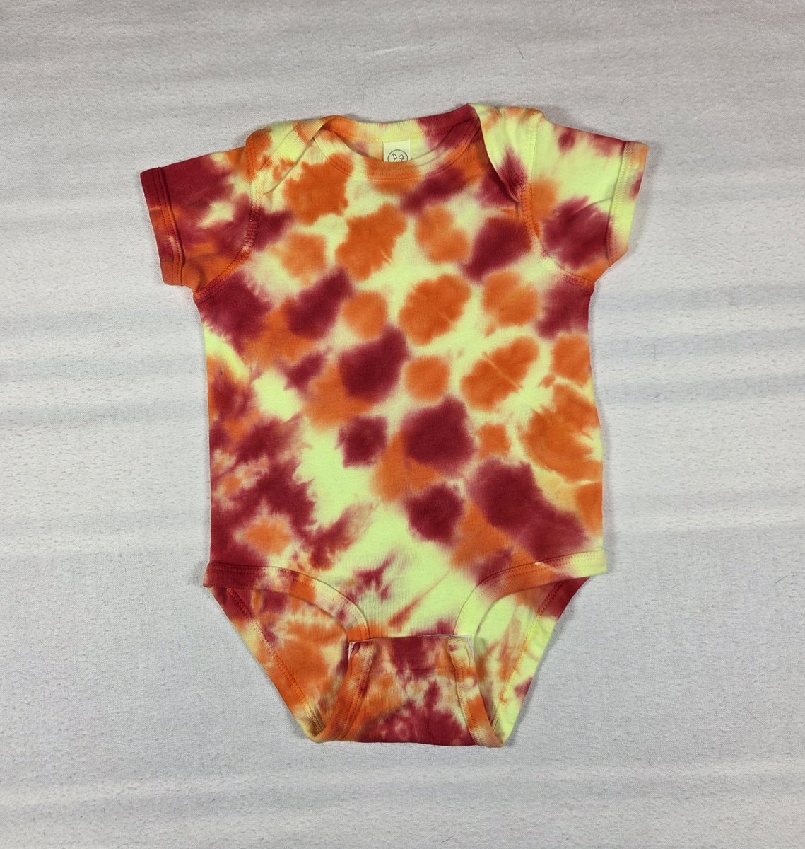 KeystoneTieDye's tweet photo. More onsies Nancy😍 with fluorescent dye, so you do lose your little glow worm👶 https://t.co/yoXL7wtvWR
