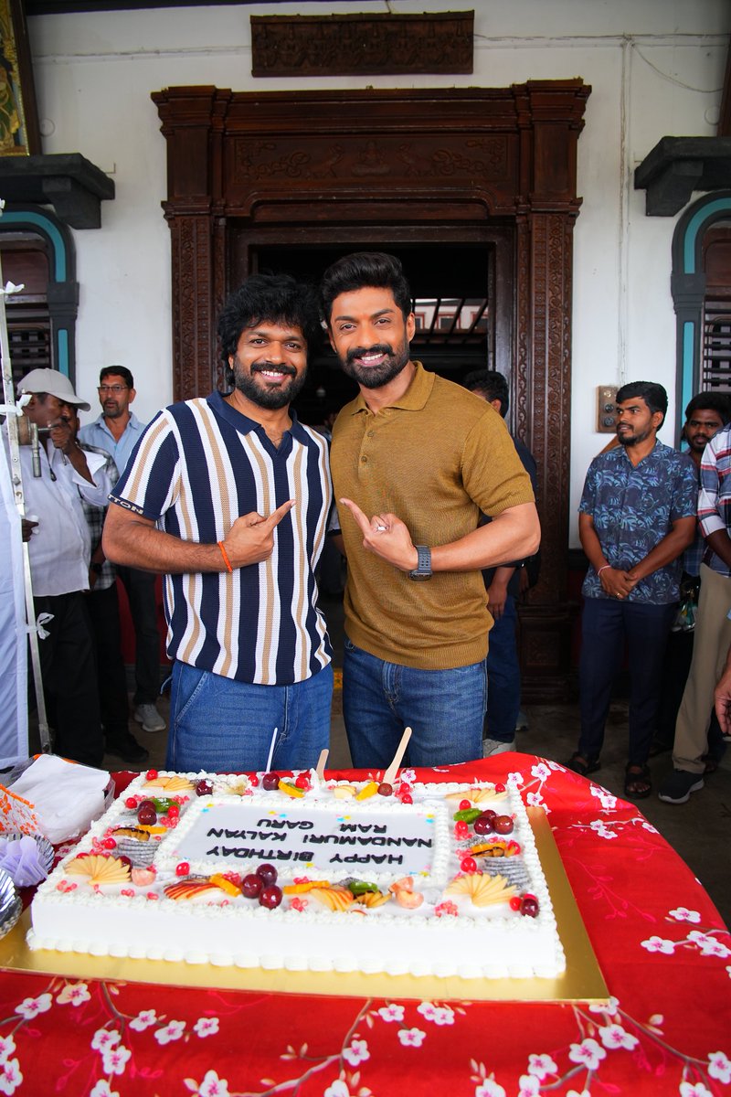 Shine_Screens's tweet photo. Hit Machine #AnilRavipudi and Team #VenkyAnil5 #NKRAR2 celebrated @NANDAMURIKALYAN's birthday on the sets today ❤️‍🔥

The birthday special poster, presenting #NandamuriKalyanRam in a vibrant and stylish avatar, is receiving tremendous love from all corners 💥

#HappyBirthdayNKR ✨

Grand SANKRANTHI 2027 Release.

Victory @VenkyMama @AnilRavipudi @KeerthyOfficial @IamKrithiShetty @gvprakash @sahugarapati7 @YoursSKrishna @Shine_Screens @ZeeStudios_ @SureshProdns @zeestudiossouth @girishjohar #AmeetBhuvan @IamDivyaVijay @HaashtagMedia @UrsVamsiShekar