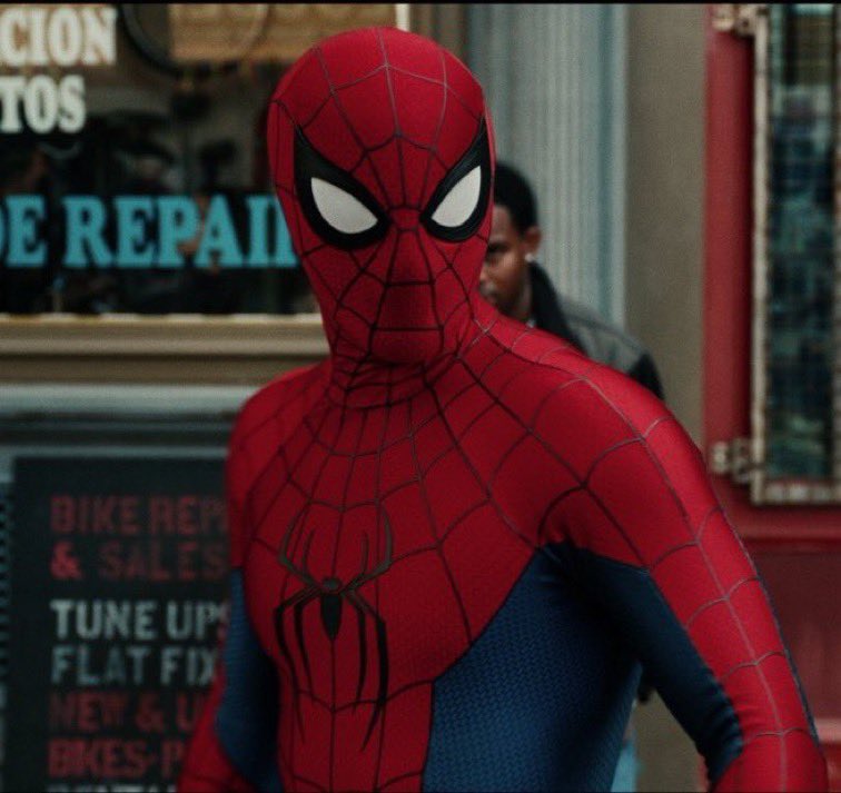Tobey_MCU's tweet photo. Peter Parker et le personnage de Sadie Sink devraient rechercher apparemment quelque chose appelé « VMax » durant une majeure partie de #SpiderManBrandNewDay !

Source : @DanielRPK https://t.co/ieYR4coohP