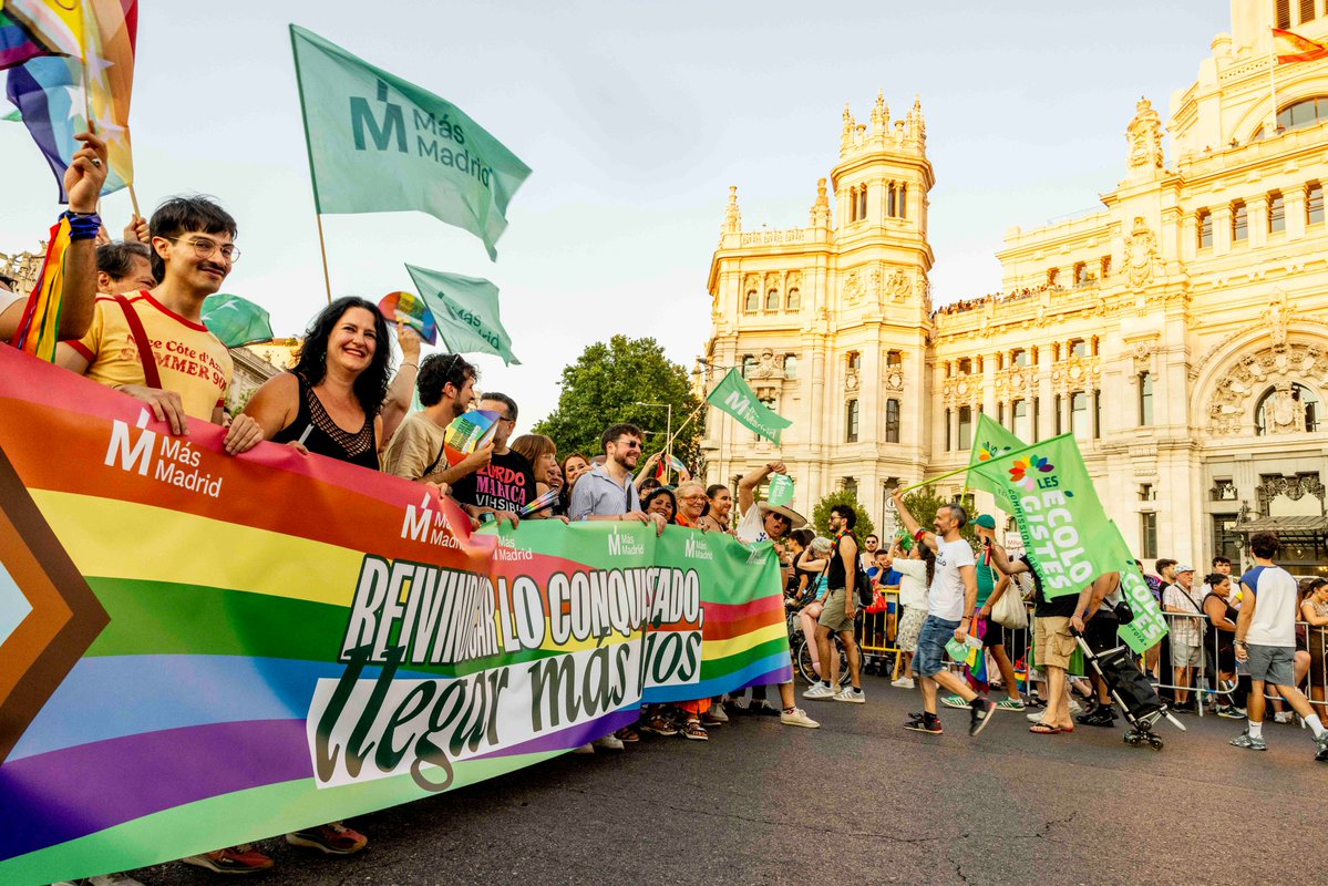 MasMadrid__'s tweet photo. Gracias a todas las personas que ayer nos acompañasteis a celebrar la lucha y a quienes lucháis cada día por seguir ampliando derechos y defendiendo con uñas y dientes todos los conquistados 🏳️‍⚧️🏳️‍🌈💪 https://t.co/4DAvTtiGpc