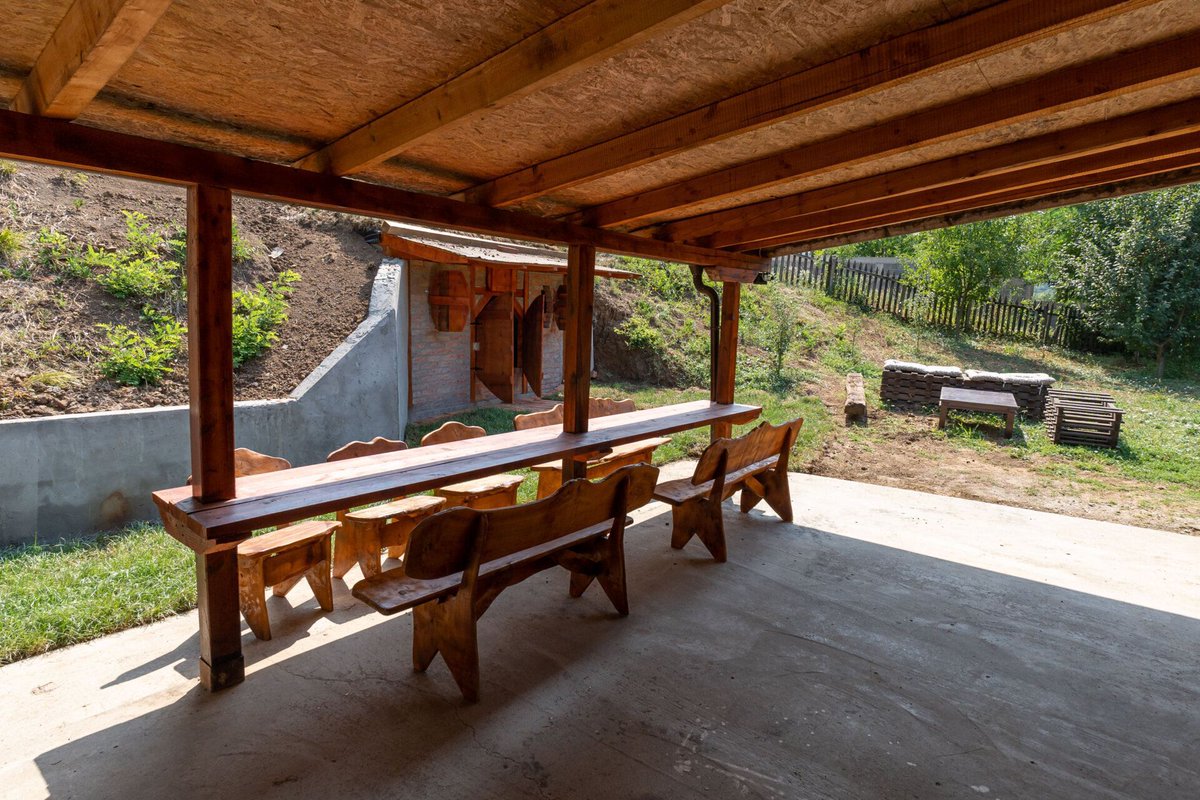 weekendica_com's tweet photo. Hobbit House &amp; Pool 💯 

Nije mit da postoji gradska avantura stvorena za Vas, tako da ako verujete u fantazije Hobbit House &amp; Pool je odličan izbor. Objekat se nalazi u Rakovici na obodu Miljakovačke šume i jednostavno se do njega dolazi. 

Više na: https://t.co/kJDwZf1rVo https://t.co/xXpNtTH84K