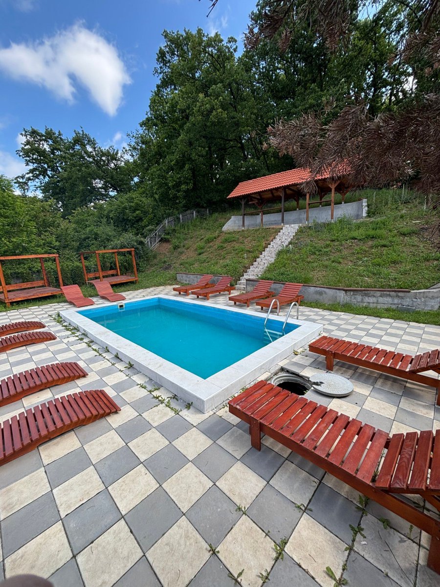 weekendica_com's tweet photo. Hobbit House &amp; Pool 💯 

Nije mit da postoji gradska avantura stvorena za Vas, tako da ako verujete u fantazije Hobbit House &amp; Pool je odličan izbor. Objekat se nalazi u Rakovici na obodu Miljakovačke šume i jednostavno se do njega dolazi. 

Više na: https://t.co/kJDwZf1rVo https://t.co/xXpNtTH84K