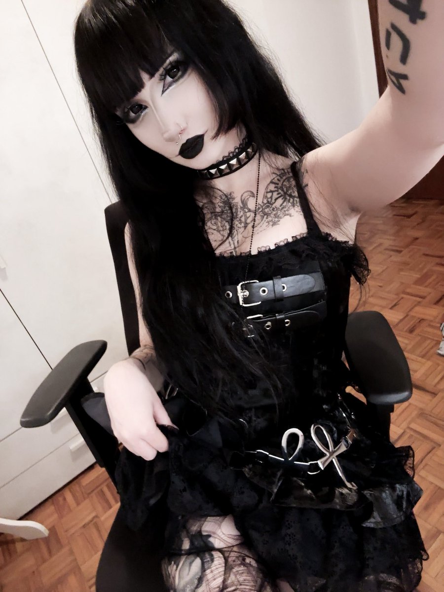 Dollyvampire_'s tweet photo. first post 
#altgirl #alternativegirl #ootd https://t.co/sY2s7QLhDT