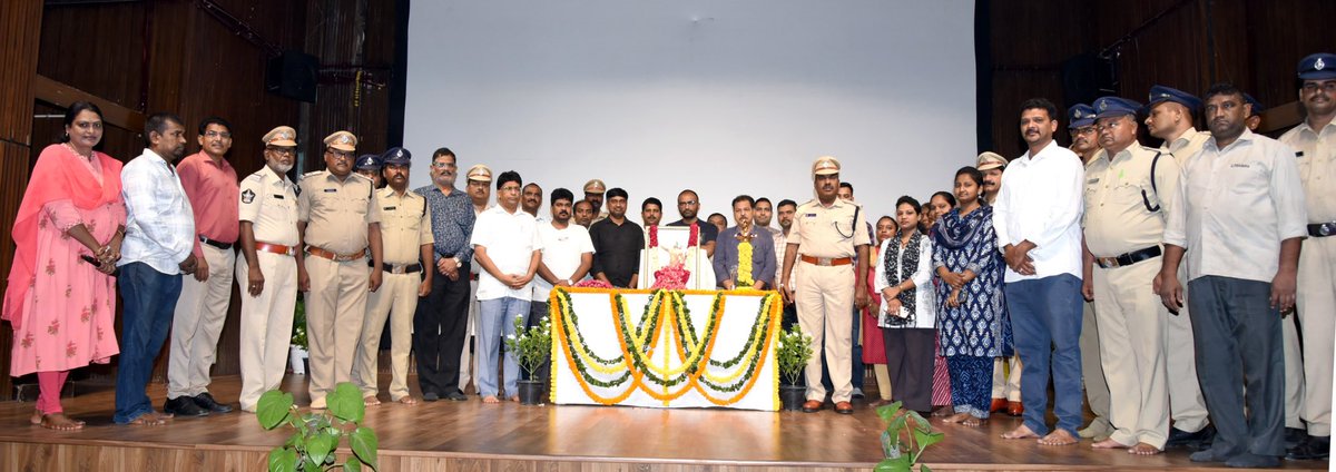 AP_Bhavan's tweet photo. #APBhavan, New Delhi, paid floral tributes to #SriAlluriSitaramaRaju on 4 July 2026, marking his 129th birth anniversary.

The legendary freedom fighter continues to inspire generations with his courage, sacrifice, and unwavering patriotism. 🇮🇳 https://t.co/5Hxv9eDeXB