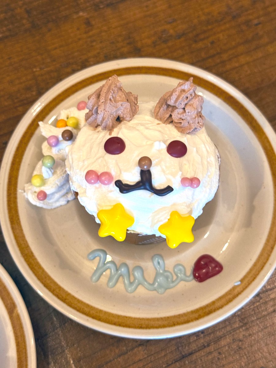 🐈おそくほ🐈ミケ🐈 ホワイトな職場の皆と 夜食とカップケーキ🧁作って