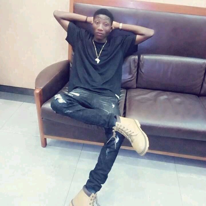 darazzky's tweet photo. @5starbarber_1 Na me be steeze, the whole world de learn for where I de. 😂 https://t.co/SQdzWWyyRV