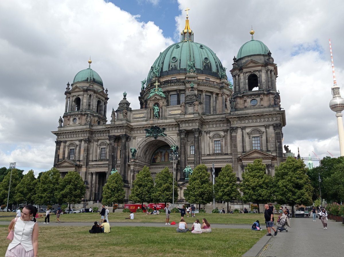 Turistilla_com's tweet photo. La catedral barroca es uno de los iconos de Berlín. https://t.co/ZHrPcblWJW