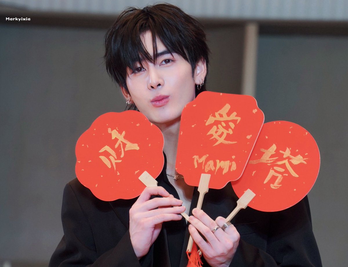 Markyixiaxia's tweet photo. 财 爱 塔（Santa三塔）
财 福 勇（Perth王俊勇）
#PerthSanta 
#PerthTanapon #Santapp https://t.co/bzaGLFLyoK
