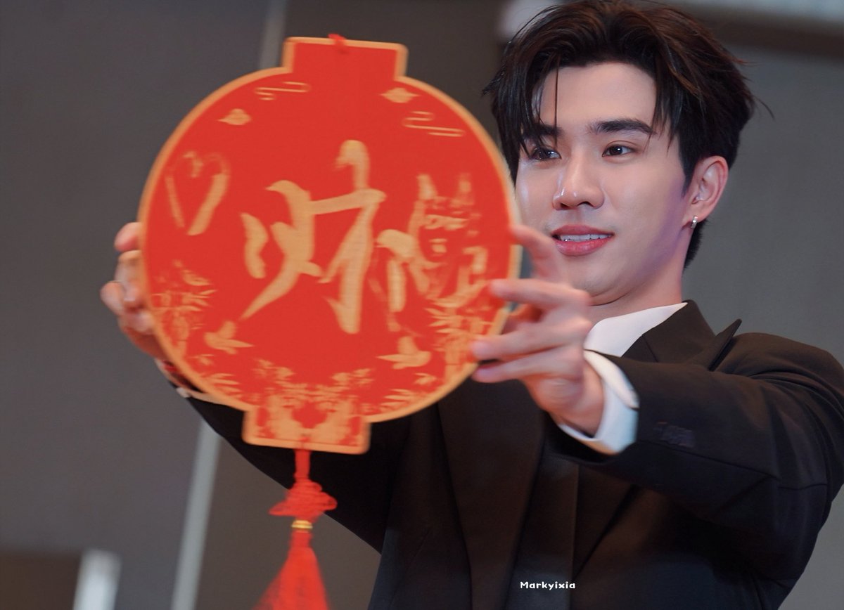 Markyixiaxia's tweet photo. 财 爱 塔（Santa三塔）
财 福 勇（Perth王俊勇）
#PerthSanta 
#PerthTanapon #Santapp https://t.co/bzaGLFLyoK