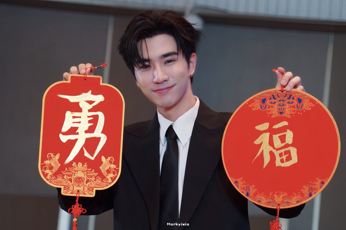 Markyixiaxia's tweet photo. 财 爱 塔（Santa三塔）
财 福 勇（Perth王俊勇）
#PerthSanta 
#PerthTanapon #Santapp https://t.co/bzaGLFLyoK