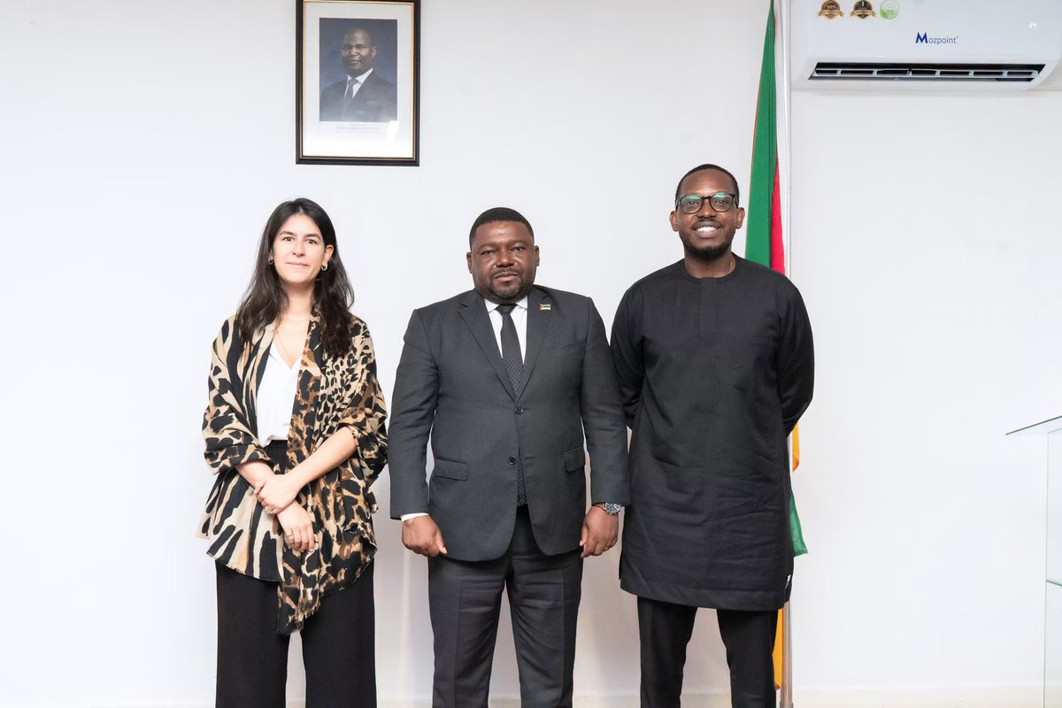basiliomuhate's tweet photo. O futuro económico de Moçambique passa pela tecnologia, pela inovação e por parcerias globais.

Foi um privilégio receber William Kabagambe, Global Government Affairs Manager da @SpaceX , para aprofundarmos uma agenda estratégica de cooperação em conectividade, inteligência artificial, economia digital e investimento. Estamos determinados a posicionar Moçambique entre as economias econômicas digitais mais competitivas de África.  

#SpaceX #DigitalEconomy #Innovation #AI #MadeInMozambique #IndustrializarMocambique