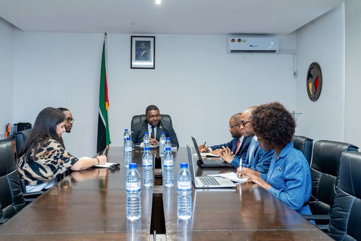 basiliomuhate's tweet photo. O futuro económico de Moçambique passa pela tecnologia, pela inovação e por parcerias globais.

Foi um privilégio receber William Kabagambe, Global Government Affairs Manager da @SpaceX , para aprofundarmos uma agenda estratégica de cooperação em conectividade, inteligência artificial, economia digital e investimento. Estamos determinados a posicionar Moçambique entre as economias econômicas digitais mais competitivas de África.  

#SpaceX #DigitalEconomy #Innovation #AI #MadeInMozambique #IndustrializarMocambique