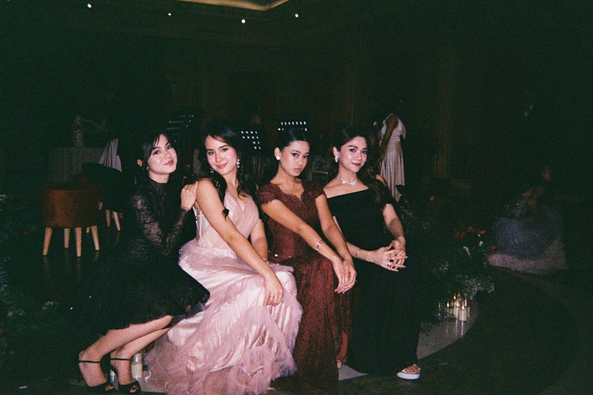 idontknowmeya's tweet photo. i loveeee the pics so much, gorgeous girls are hereeee....♥︎ https://t.co/75DvqzZbMX