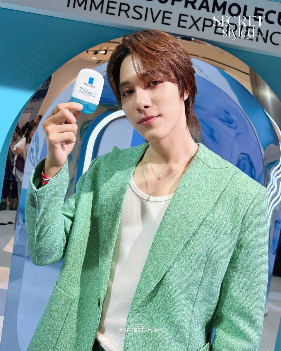 SECRET_Styled's tweet photo. #LaRochePosayEffaclar #LaRochePosayTH 
#EFFACLARSUPRAMOLECULAR 
#เฟรชเจลชุ่มชื้นแต่ไม่มันนาน48ชม​

ส่องความหล่อของหนุ่ม ๆ อย่าง “นานิ-หิรัญกฤษฎิ์  ร่วมด้วย ซี-ทวินันท์, นัท-ธนัท และ ฮง-พิเชฐพงศ์ รวมถึง แอลม่อน-ภูมิสุวรรณ และ โปรเกรส-ภาสวิชญ์  ในงาน La Roche-Posay เปิดตัว ผลิตภัณฑ์ใหม่ Effaclar Supramolecular Oil & Pores Correct นวัตกรรมใหม่ล่าสุดเพื่อจัดการปัญหาผิวมันและรูขุมขนอย่างตรงจุด ✨

#hirunkit_ #sea_tawinan 
#Almondbabybigboy #ProgressPassawish
#nnutdan #hongshihoshi 
#SECRETStyled