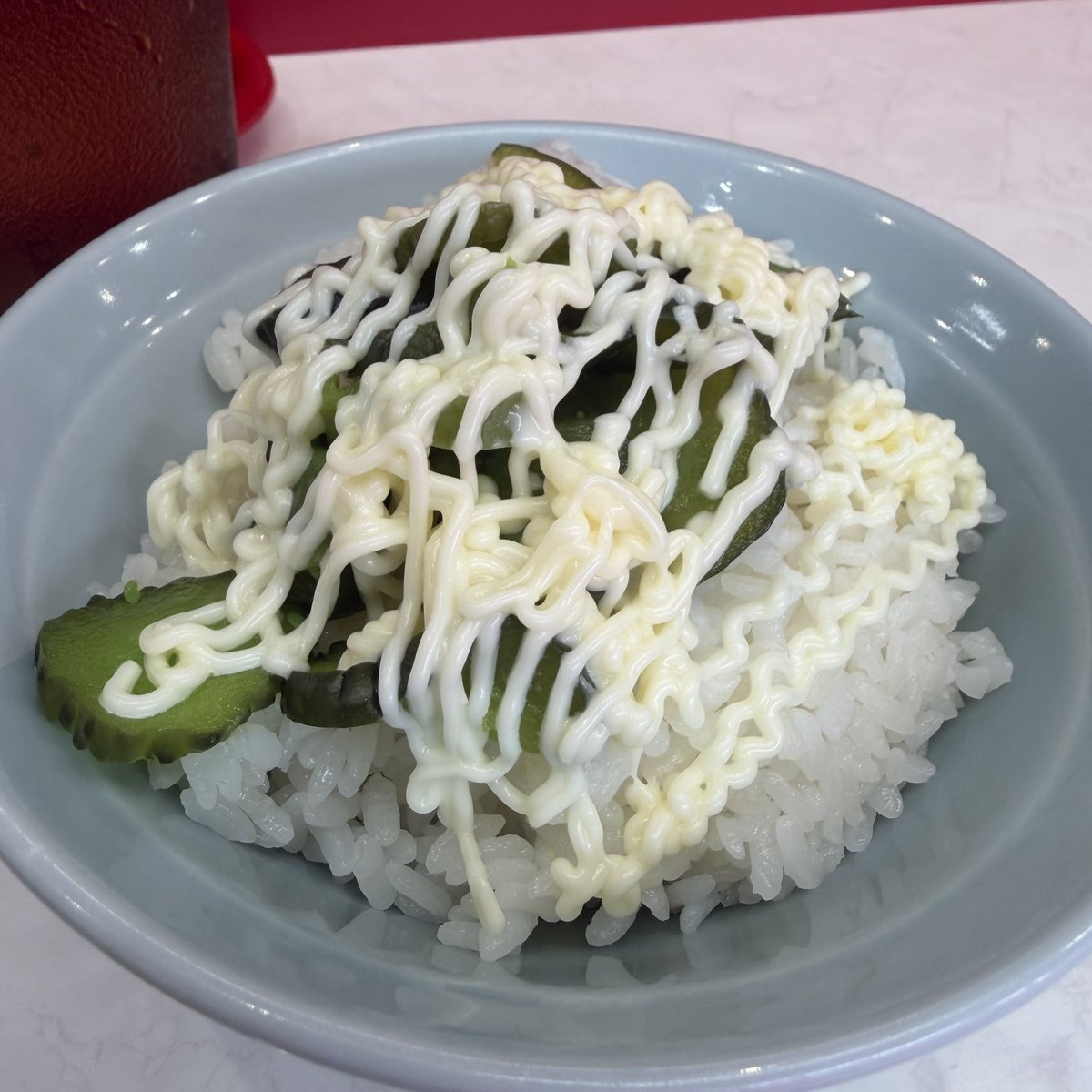 dkcraft_tomo's tweet photo. 青物横丁　なぎちゃんラーメン 青物横丁店
中華そば　ライスに青かっぱとマヨ
2026-76

#ラーメン https://t.co/VMdrAZJKVX