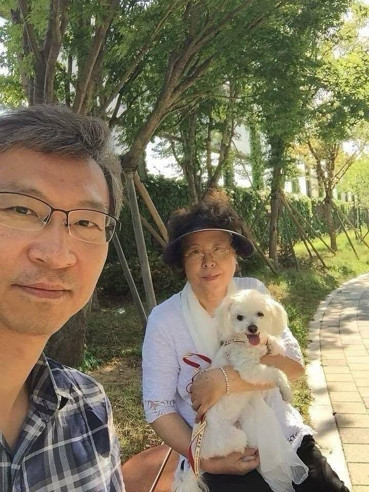 ECHOJUNYOUNG's tweet photo. 韓美日 핵미사일이 탑재가 된 
AI 핵추진 잠수함 로봇건조 
하기 위해서는 

천재 로봇건조인 
최준영이가 로봇건조 
할 수는 있습니다 

그런데 이건 
남북한 평화통일에 
별 도움이 되진 않아요 

자주국방 핵미사일이 탑재된 
AI 핵잠수함 로봇건조할 수 있는 
천재 한국인 최준영과 

코로나 전면금지를 원하는 
천재 로봇건설인 
천재 배 유람선 우주선 
핵잠수함 천재 로봇건조인 
광자포 군사위성 
천재 로봇제작자 
추배도의 신인 
한국인 최준영 ..

개인적으로 최준영은
북한 김정은 주석과
미국 트럼프 대통령께서
북한인 여성과
미국인 여성을
천재 최준영 한국인 남자와
결혼시키기 위해 

코로나 감정싸움 하시는게
저는 싫고 

미중한미일이 
종전 하신것 처럼
남북한도 종전하여 주십시오

추배도의 신인 
한국인 최준영이 에게 
돈 주시면 

제가 전세계 
코로나 전면금지하고 
로봇건설 로봇제조
 로봇건조
로봇농사 韓方 韓醫 
로봇의료 해서 

다친 사람 다 살리고 
사람 멕여 살리고 
전세계인 다 살려불께요