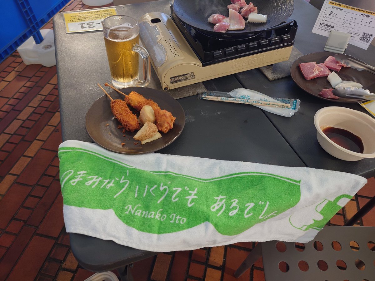 Tono30834742's tweet photo. 横浜高島屋ビアガーデンで #伊藤菜々子 さんがライブという事で、これぞ #つまみならいくらでもあるでしょ (あるネ🫛)です🍻会場が会場だけに本日弾けた感５割増し💥 https://t.co/kmcMYePfjM