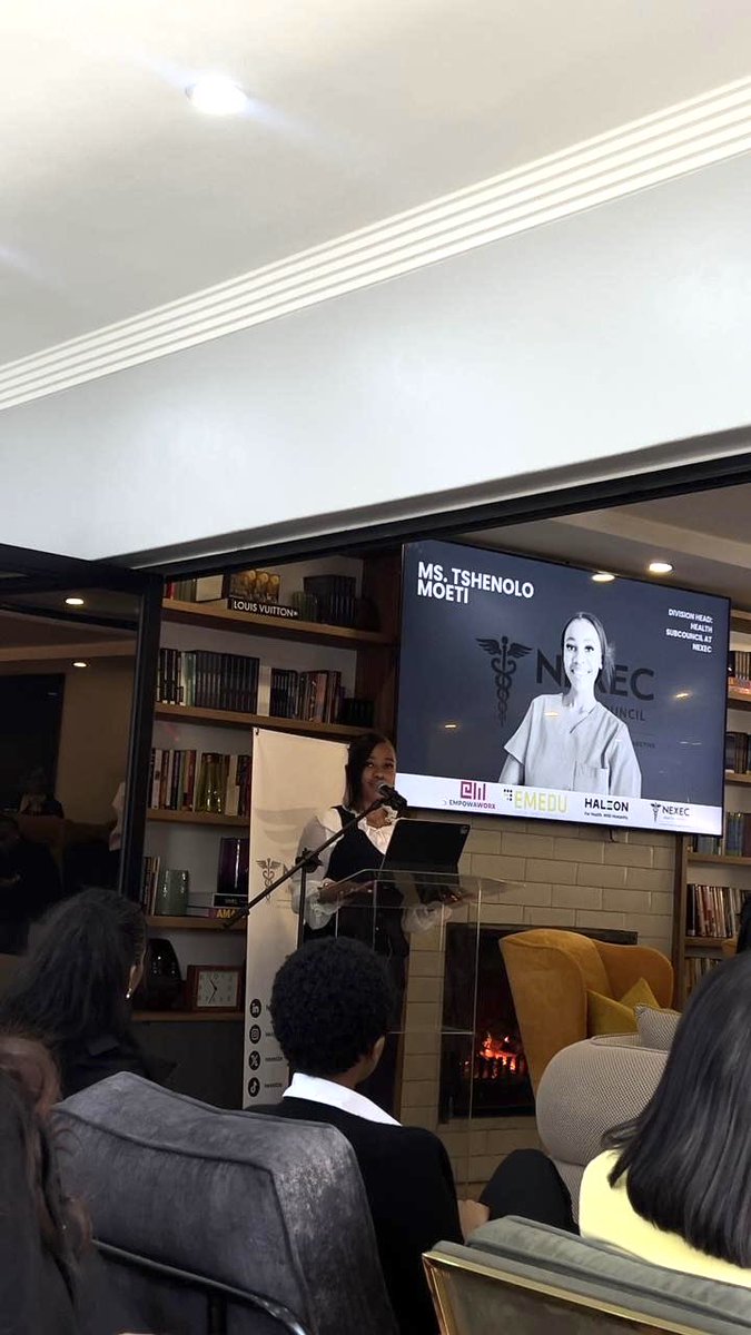 Tshenoloprize's tweet photo. At my big girl job https://t.co/7tvUA8i6MT