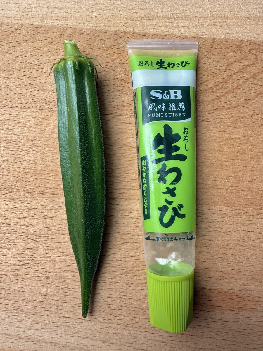 reality_seseri's tweet photo. 家庭菜園している野菜たちが
少しずつですが収穫期を迎えました！
✨✨\(*ˊᗜˋ*)/✨✨
初挑戦のきゅうり、オクラがなかなか立派に育ってくれて嬉しい🥒☺️
プチトマトは2回目ですが、去年と違う品種にしたら変わった見た目でかわいいし皮厚めで好き！🍅

きゅうり切った時、断面から水が滴ってきてびっくりしました！✨(ω👀)
みんな生きてるんだね…
ありがとう美味しくいただくね…🙏(  ĭωĭ  )