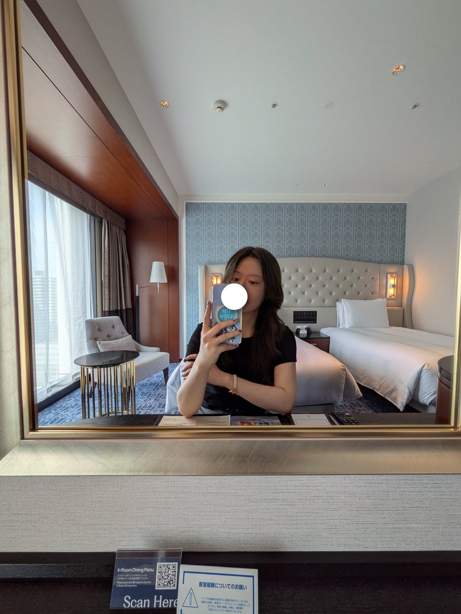 xtu_pi's tweet photo. 週末、夫の友人夫婦と飲み会があったので帰省🚢先にホテルチェックインして好きな音楽をかけてゆっくり本読めたの良い時間の使い方だった ナプレでランチもしたよ〜🍕🍋 https://t.co/Aq2BbcitH1