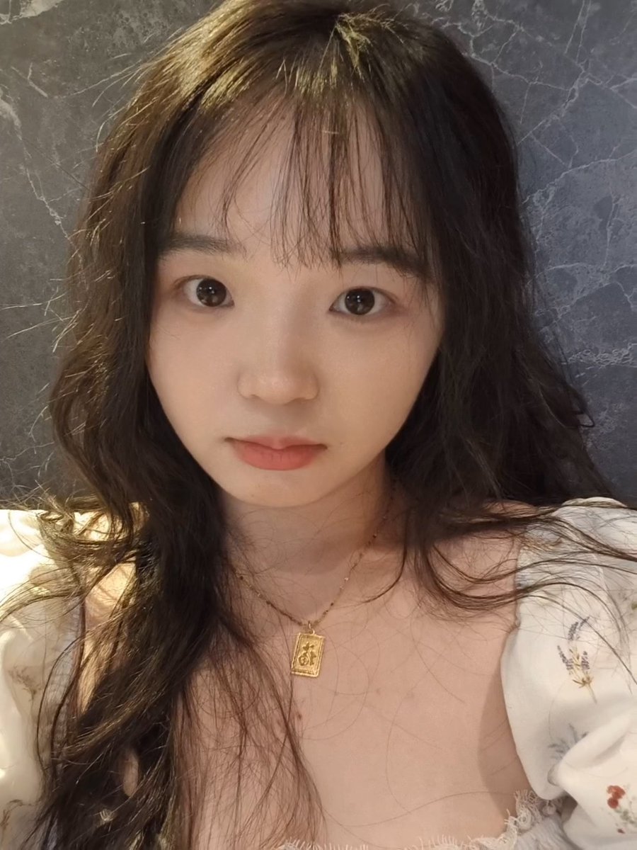 fyar_o's tweet photo. 经过了一年的恋爱终于成功变成单身了，谢谢，放我单身无异于放虎归山，我又来了🥸我命令所有男人的屁股都开始颤抖 #四爱 #女s #第四爱 #dom https://t.co/Olj9CjTPB7