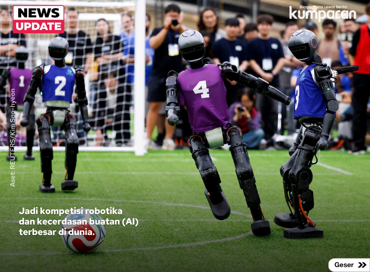 kumparan's tweet photo. Bukan Messi atau Ronaldo, kali ini giliran robot humanoid yang adu mekanik di lapangan hijau!

Kompetisi sepak bola RoboCup 2026 di Incheon, Korea Selatan, mempertemukan robot-robot humanoid tercanggih dari seluruh dunia. Nggak cuma sekadar jalan, mereka bisa giring bola, mengoper, bahkan sliding tackle. Semuanya bergerak berbasis kecerdasan buatan (AI).

Penyelenggara mengatakan lebih dari 3.000 peserta dari 45 negara ikut serta dalam kompetisi tersebut.

📸: Dok. Reuters/Kim Soo-Hyeon.

Baca selengkapnya dengan klik link di bio. Cari tahu berita update lainnya dengan download aplikasi kumparan di App Store atau Google Play.⁠

📝: newsupdate | update | teknosains | esaifoto | R102 | E038⁠

#bicarafaktalewatberita #kumparan