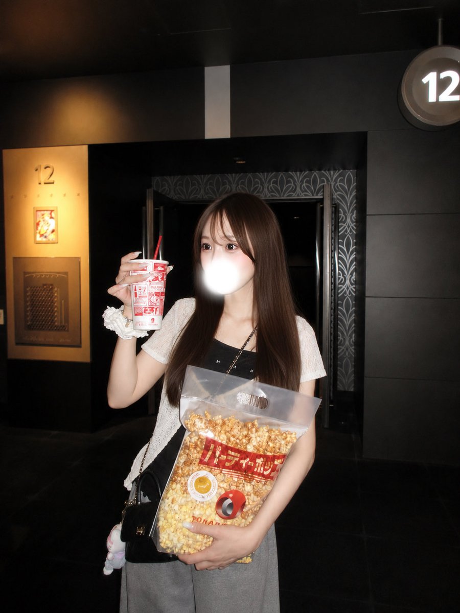 koooko_07's tweet photo. 映画デートしよ？♡ https://t.co/1TmwUJevF4