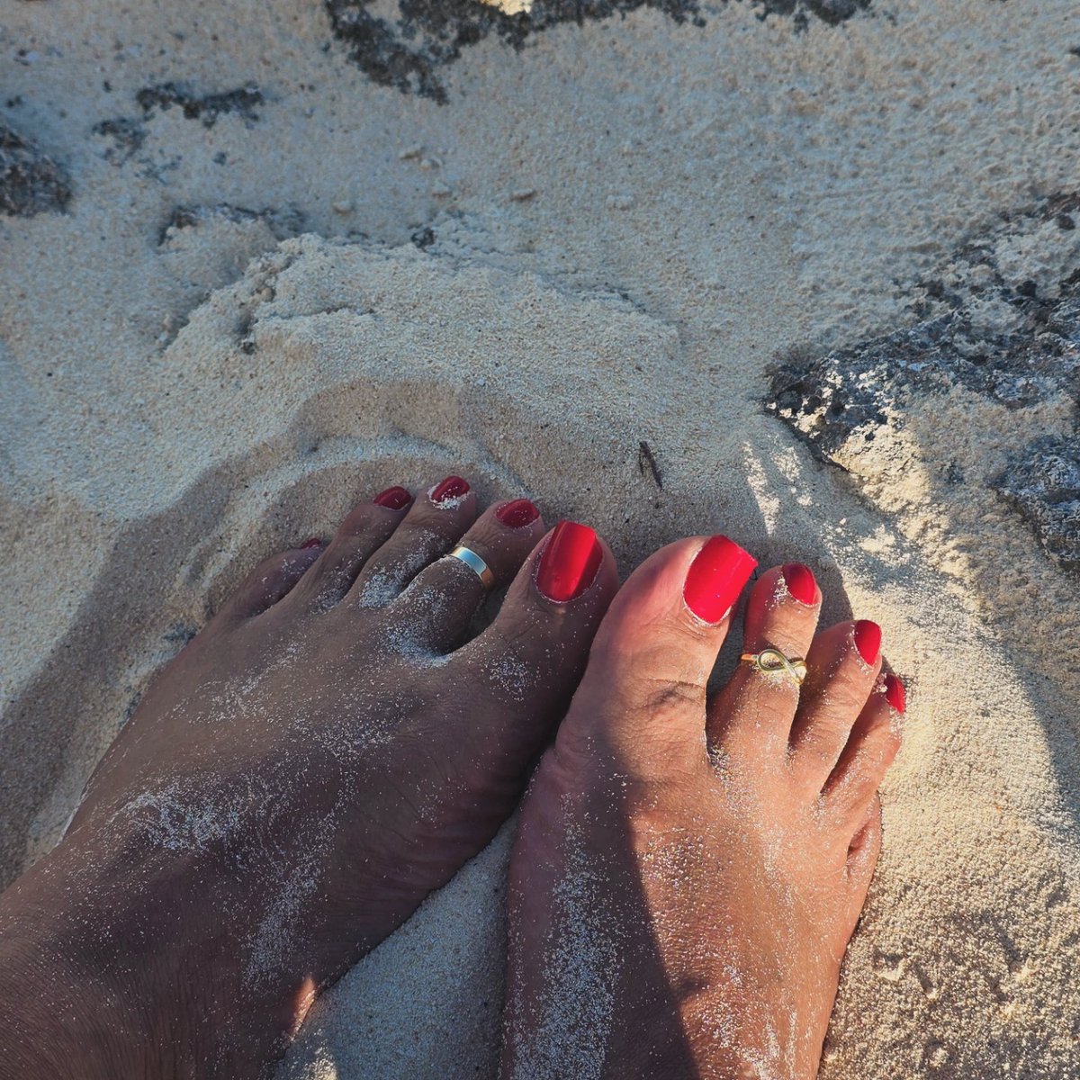 TastyPerfecToes's tweet photo. Sunset beach fun #prettyfeet #ebonytoes #prettytoes #ebonyfeet #ebonygoddess #ebonysoles #toerings #ebonyfeetnation #goddess #footfetısh  #feetworshi̇p  #prettyfeetgang #pedicure #toeslovers #solesfetish #soles #sunkissed #delicious #candy #sunsetphotography #sunset #beachbum https://t.co/BNVzV1WsTC