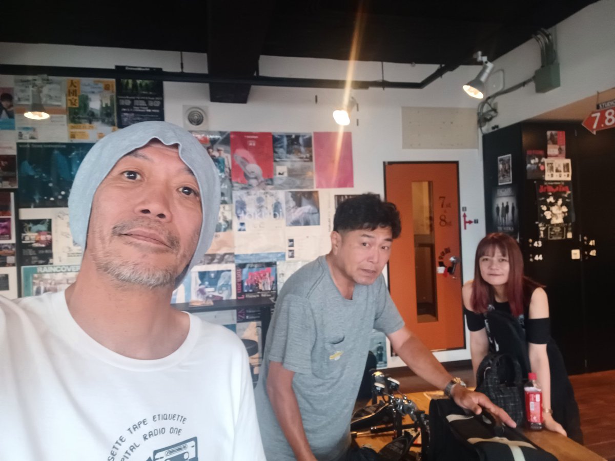 FreedomRiders8's tweet photo. 7/12(日)の京都MOJOライブに向けて練習、いい感じ、イェイ👍️ https://t.co/vjDjJtdOmW