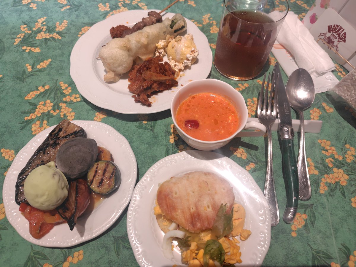 u_amour's tweet photo. izuさん(@izu3)幹事の全然軽くない軽食会🥙にお邪魔してきました🇮🇹
セルフなパニーニ3150🥓🧀🥚🍅🥬
スイカのガスパチョはトマトと思いきや桜桃チャン🍉🍒
こたろうファームさん(@kotarofarm)のナス🍆が間に合ったのでグリルとジェラート美味しくいただきました😋
みなさまThanks🤗💙

#アペる
#ape https://t.co/7FLzn3K6Bl