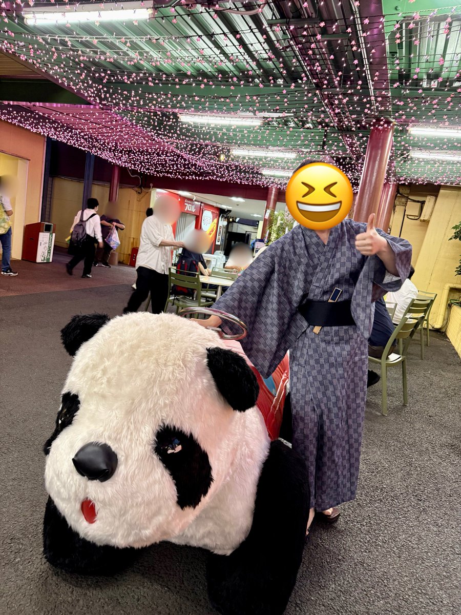 extencho's tweet photo. これは童心に返って浮かれてるヲタクとガチャガチャでゲットしたパンダ。
（浴衣なので跨がれなかった）
#夏織姫と七夕祭り
#花やしき https://t.co/6t8Qy4ue43