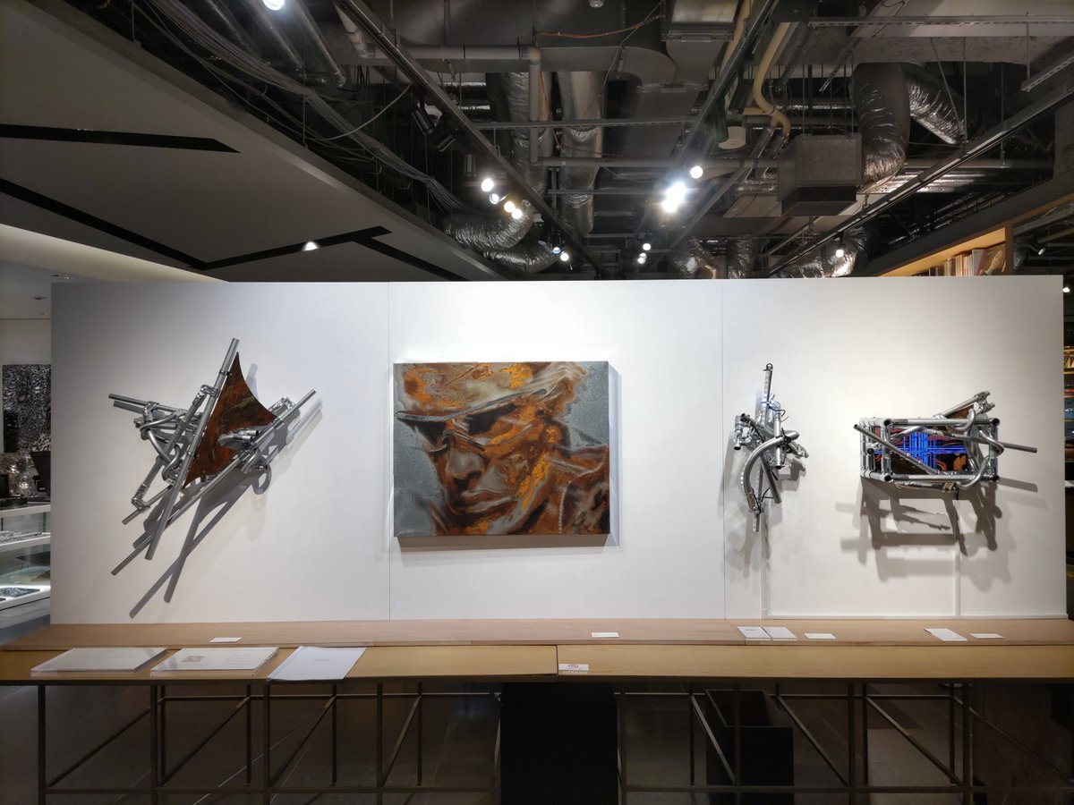momo__ranger's tweet photo. GINZA SIX 6F
銀座 蔦屋書店
インフォメーションカウンター前
鈴木勁 さま展示
「Urban Memory」
おうかがいしました。
#鈴木勁
#銀座 #GINZASIX #GSIX
#蔦屋書店 @GINZA_TSUTAYA
#アート @GT_art_ https://t.co/xeXdrMLqKh