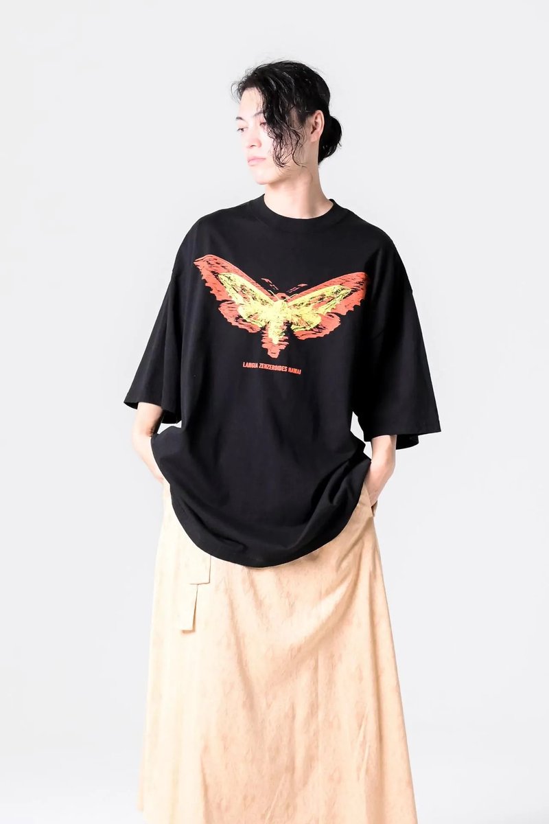 OVIESTUDIO's tweet photo. [ESSAY]

PIGMENT DROP SHOULDER T-SHIRT Moth

エッセイの新作カットソー。

オンラインショップに着用写真を掲載しました。

https://t.co/fUOJxL2LCS https://t.co/Lm4TS6aUla