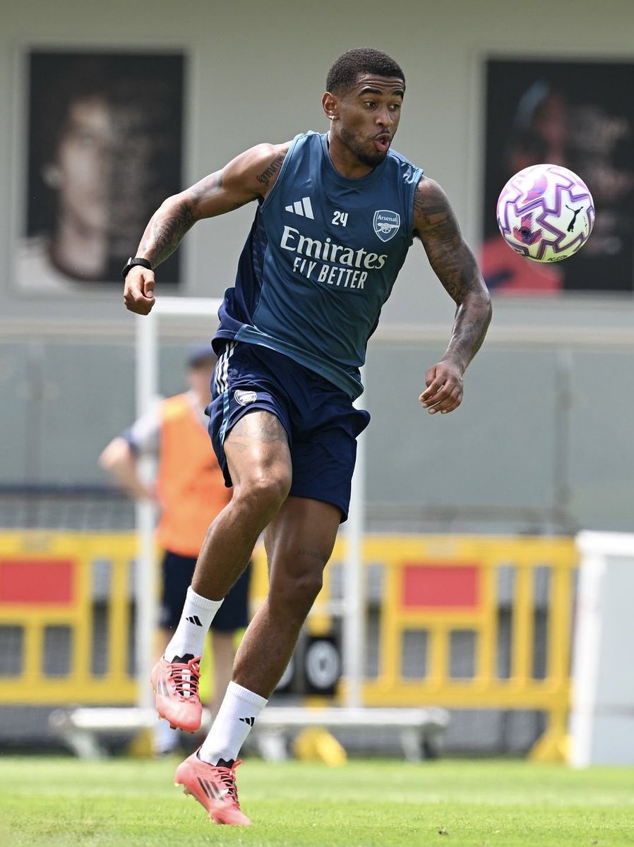 ArsenalN7's tweet photo. Bradley Barcola and Morgan Rogers are exciting and all, but Reiss Nelson is back, baby 😍 https://t.co/Np6GoyQwSB